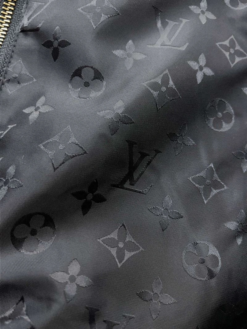 Tailored Louis Vuitton Outwear 136502