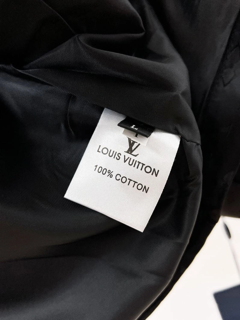 Tailored Louis Vuitton Outwear 136502