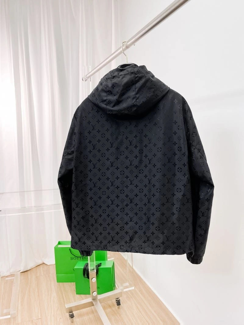Tailored Louis Vuitton Outwear 136502