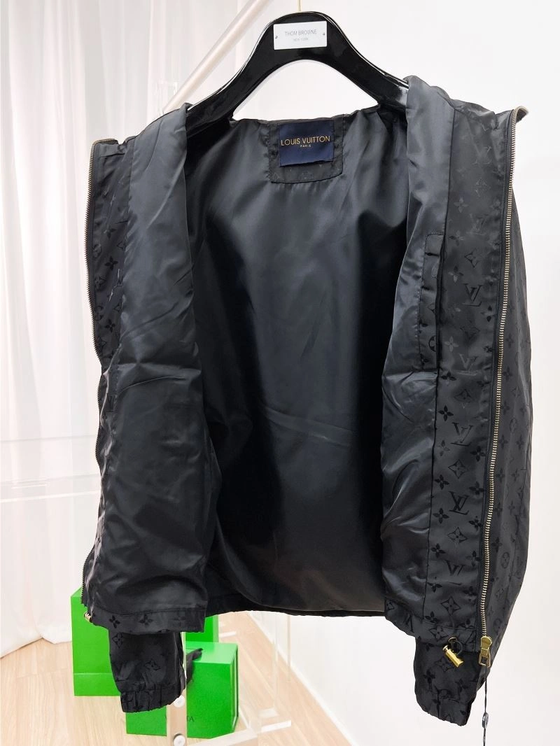 Tailored Louis Vuitton Outwear 136502
