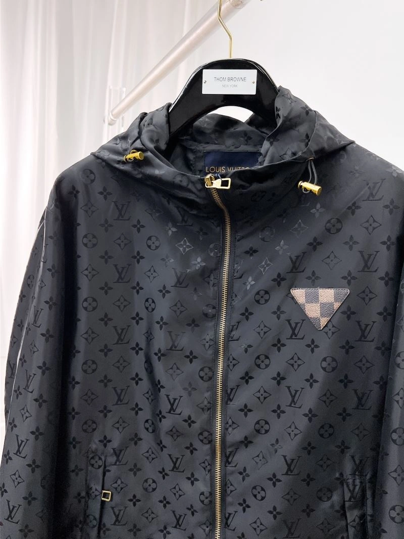 Tailored Louis Vuitton Outwear 136502