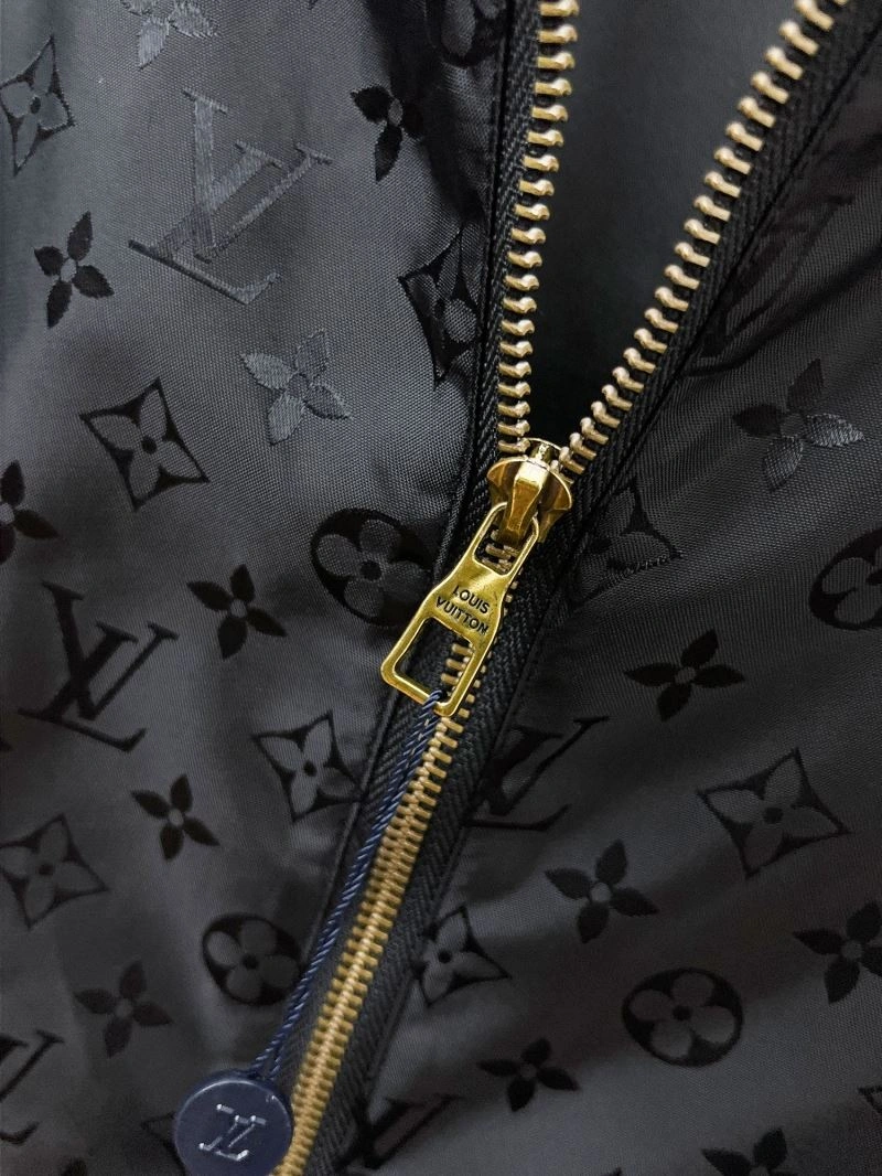 Tailored Louis Vuitton Outwear 136502