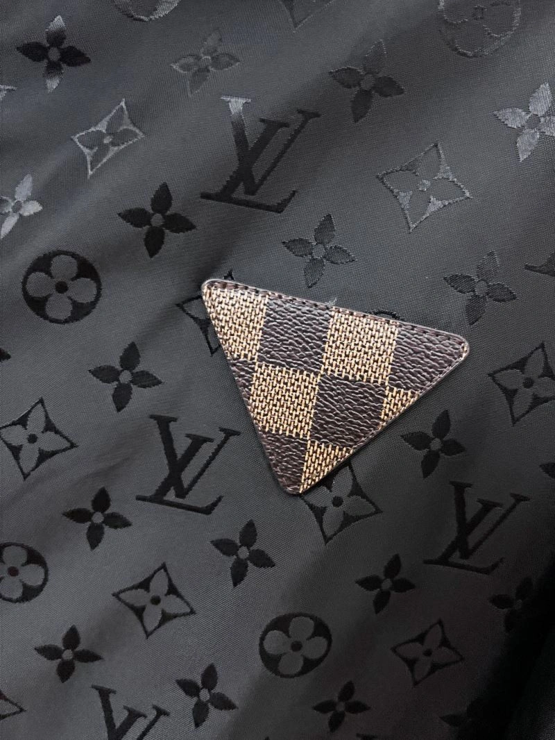 Tailored Louis Vuitton Outwear 136502