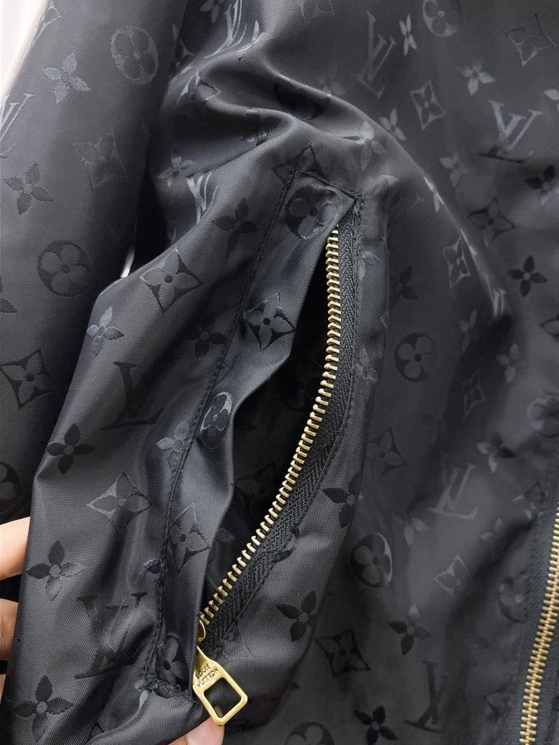 Tailored Louis Vuitton Outwear 136502