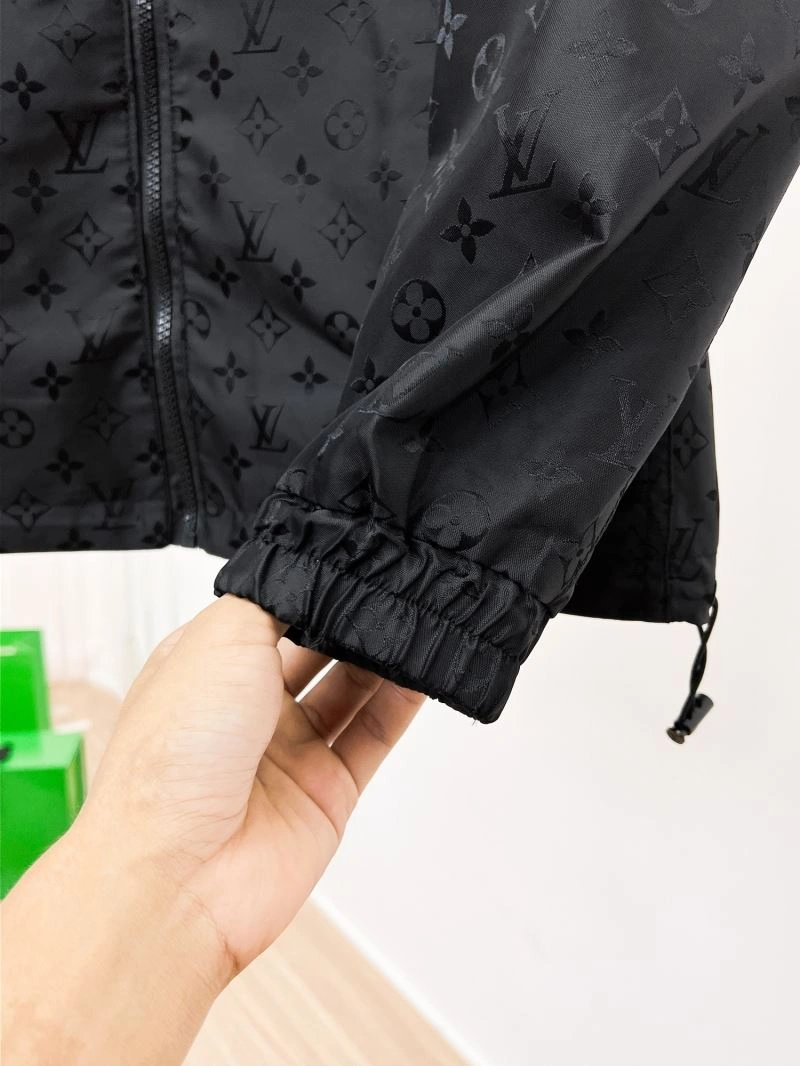 Louis Vuitton Outwear Vibrant 136499
