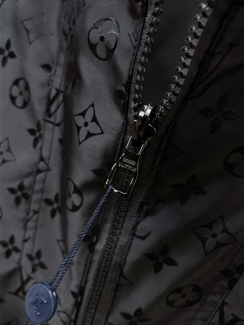 Louis Vuitton Outwear Vibrant 136499