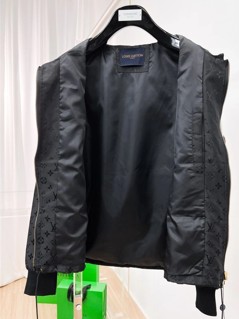 Louis Vuitton Outwear OnTrend 136501