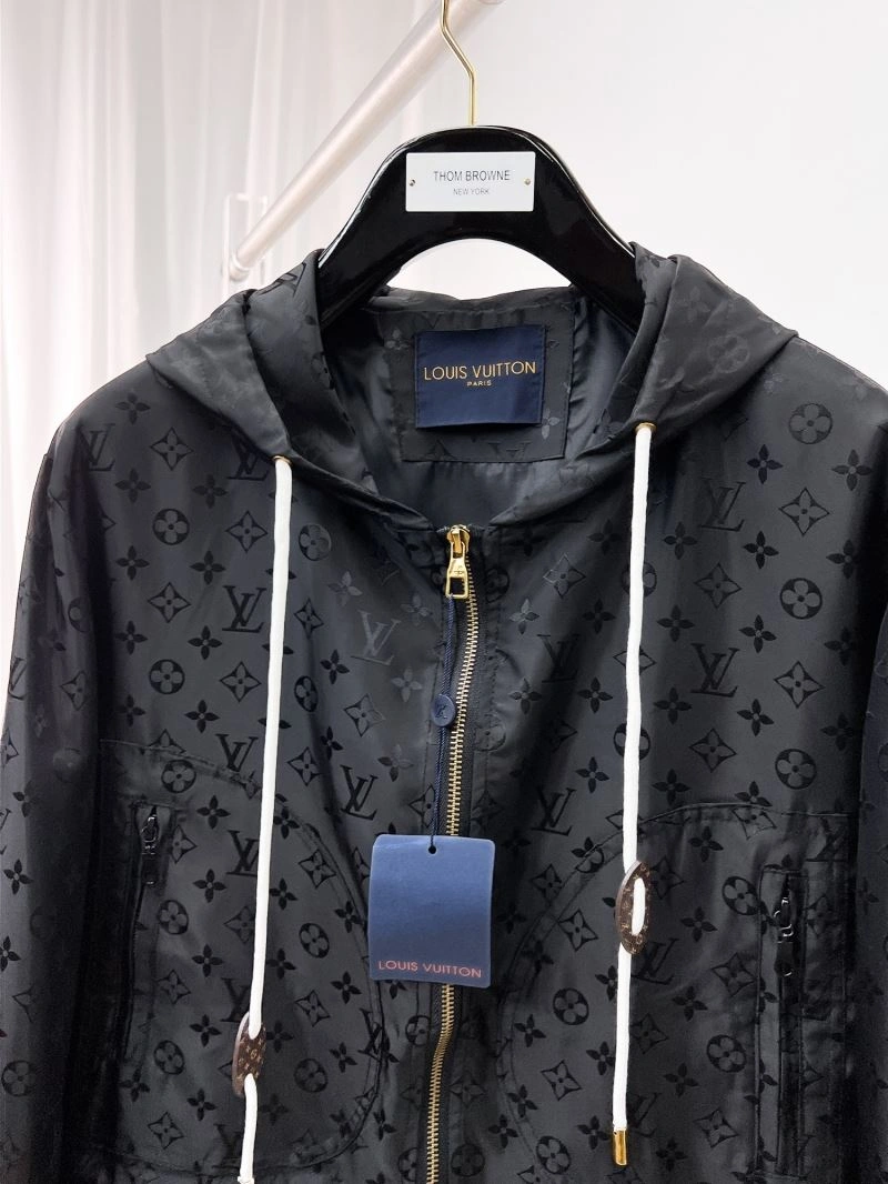 Louis Vuitton Outwear OnTrend 136501