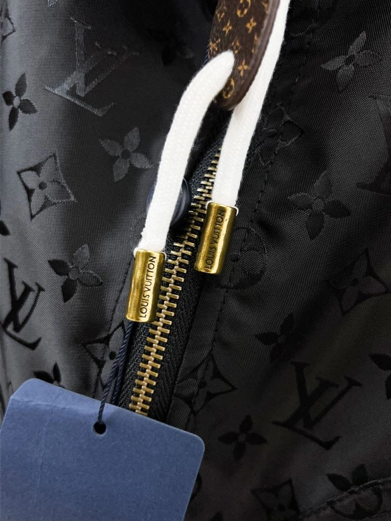 Louis Vuitton Outwear OnTrend 136501