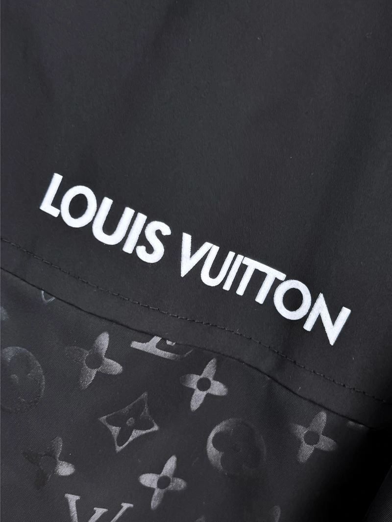 Louis Vuitton Outwear Practical 136490