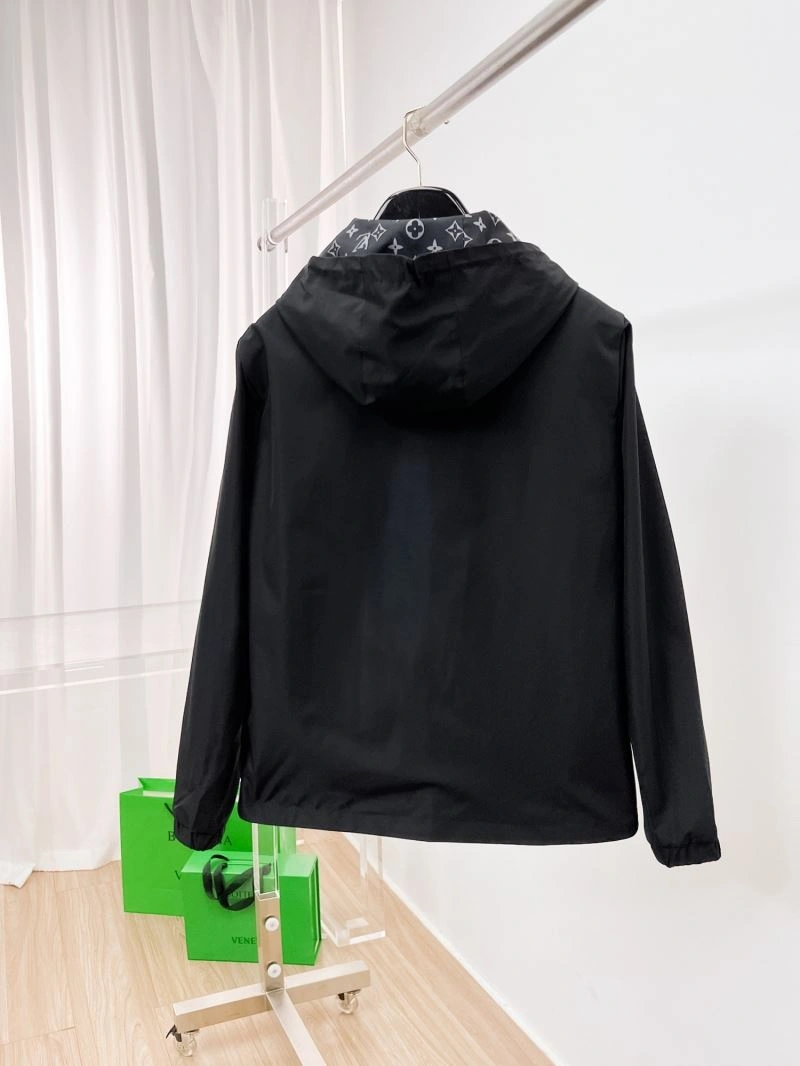 WellDesigned Louis Vuitton Outwear 136487
