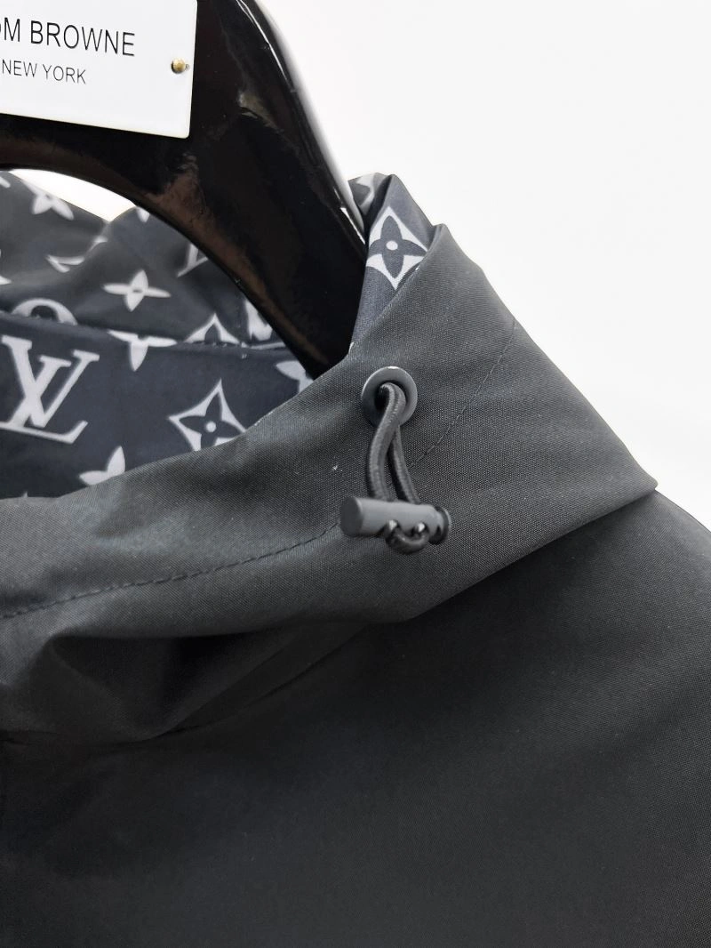 WellDesigned Louis Vuitton Outwear 136487