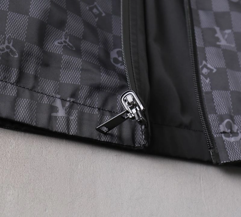 Stretchable Louis Vuitton Outwear 136479