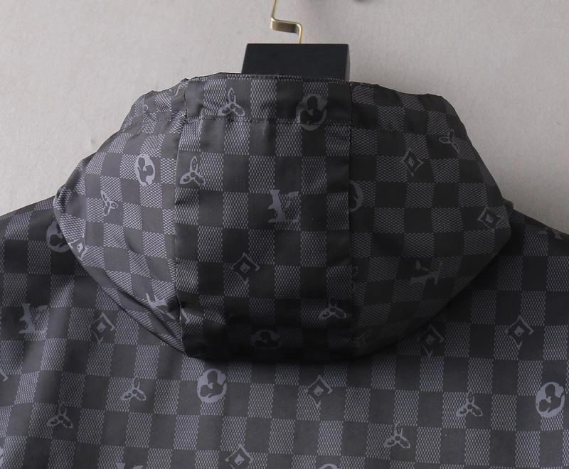 Stretchable Louis Vuitton Outwear 136479