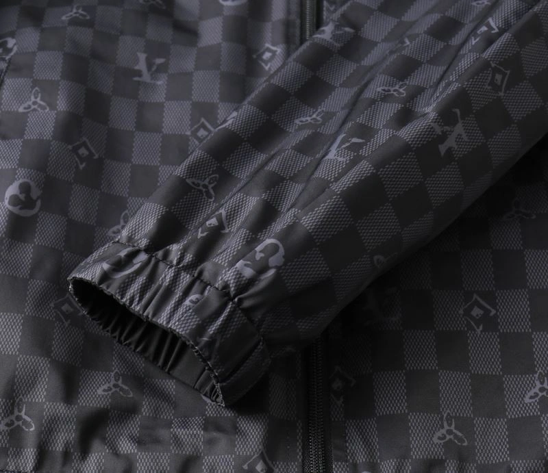 Stretchable Louis Vuitton Outwear 136479