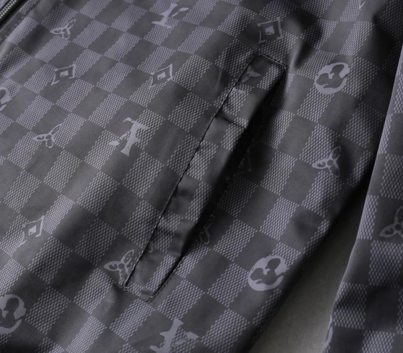 Stretchable Louis Vuitton Outwear 136479