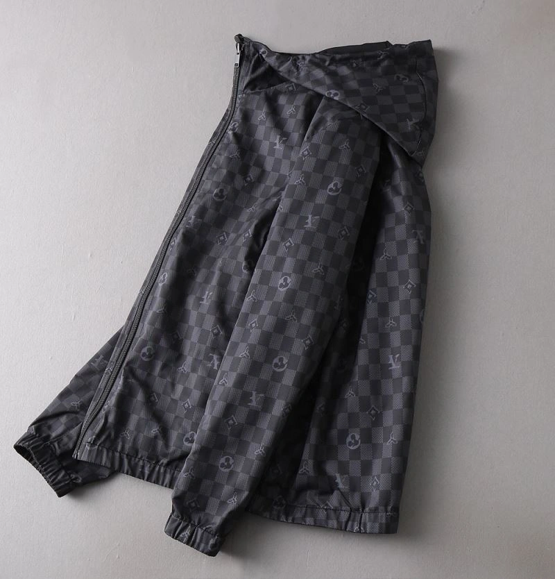 Stretchable Louis Vuitton Outwear 136479
