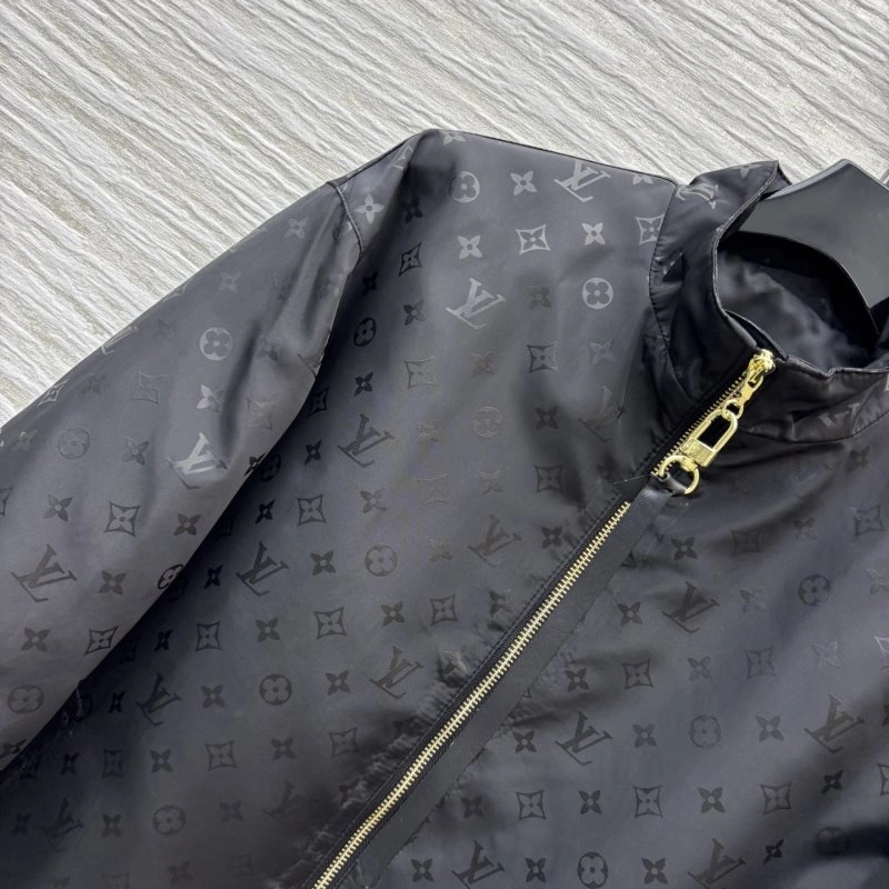 Louis Vuitton Outwear Versatile 131085