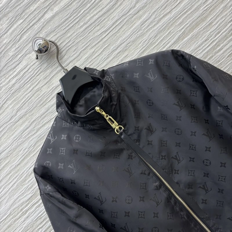 Louis Vuitton Outwear Versatile 131085
