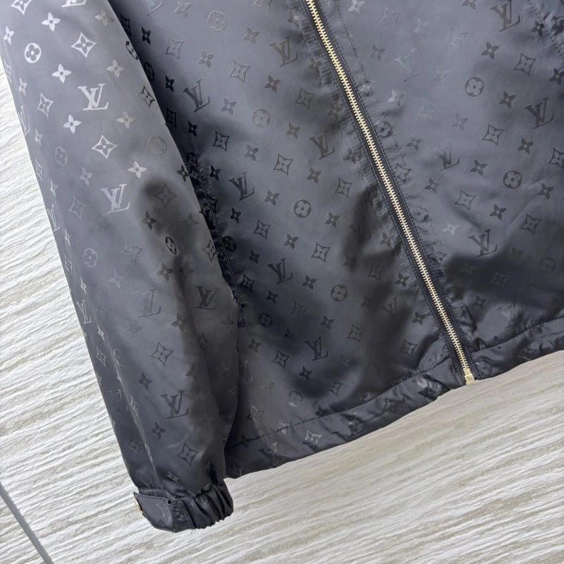 Louis Vuitton Outwear Versatile 131085
