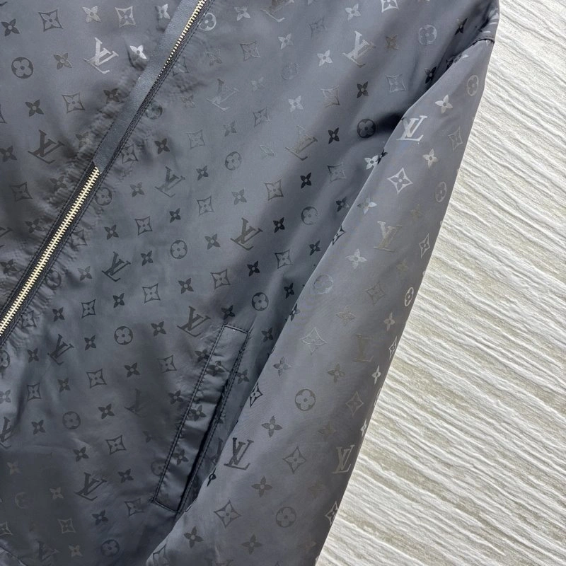 Louis Vuitton Outwear Versatile 131085