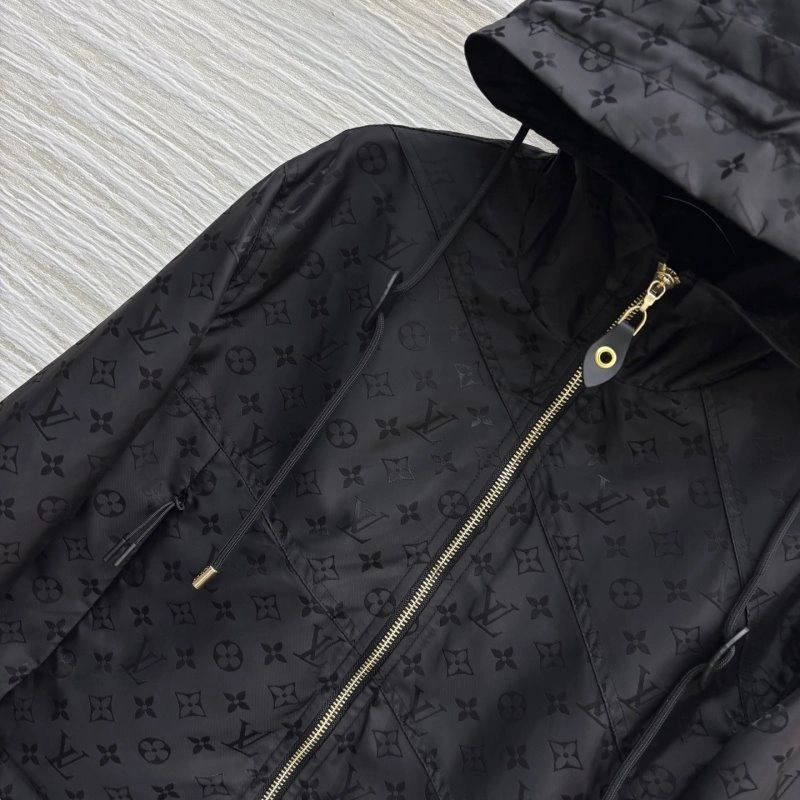 Louis Vuitton Outwear Chic 131770