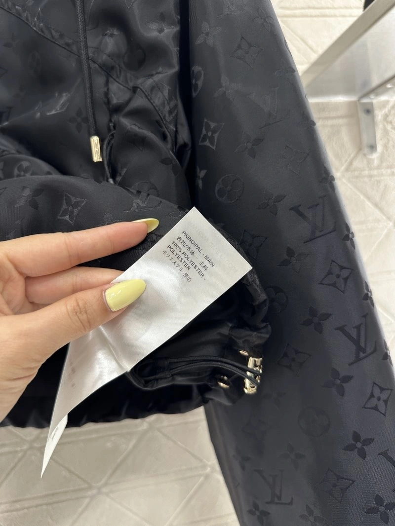 Louis Vuitton Outwear Chic 131769