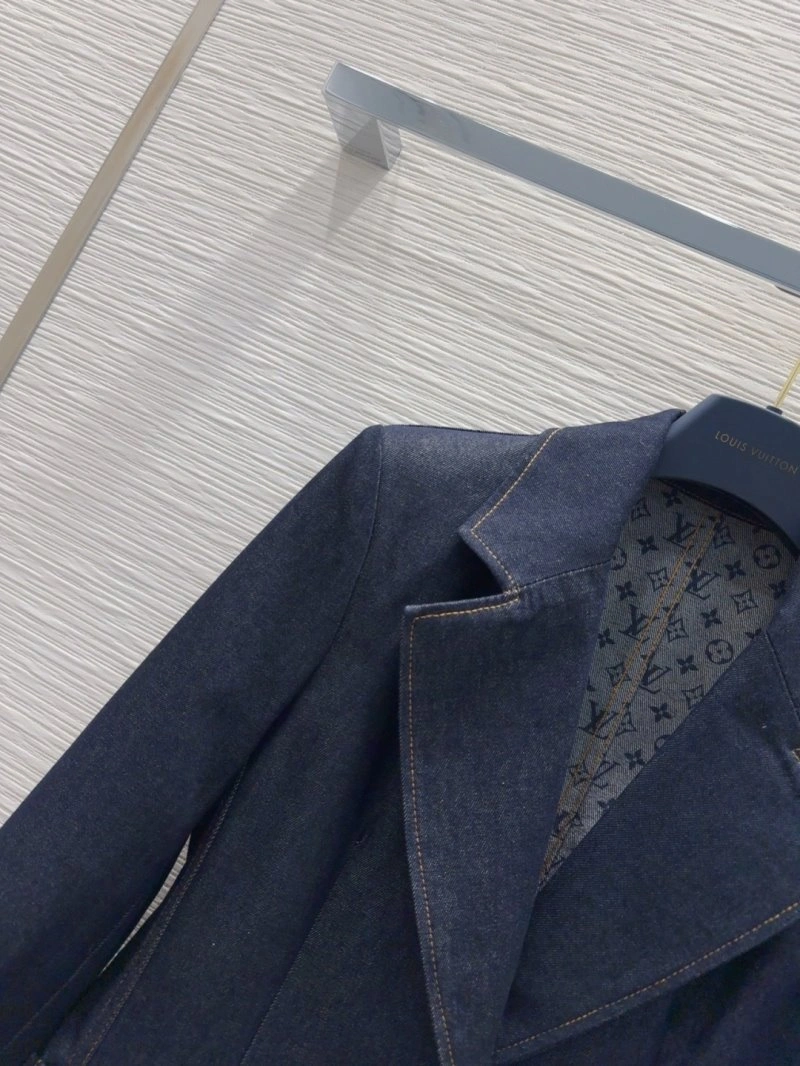 Neat Louis Vuitton Outwear 131753