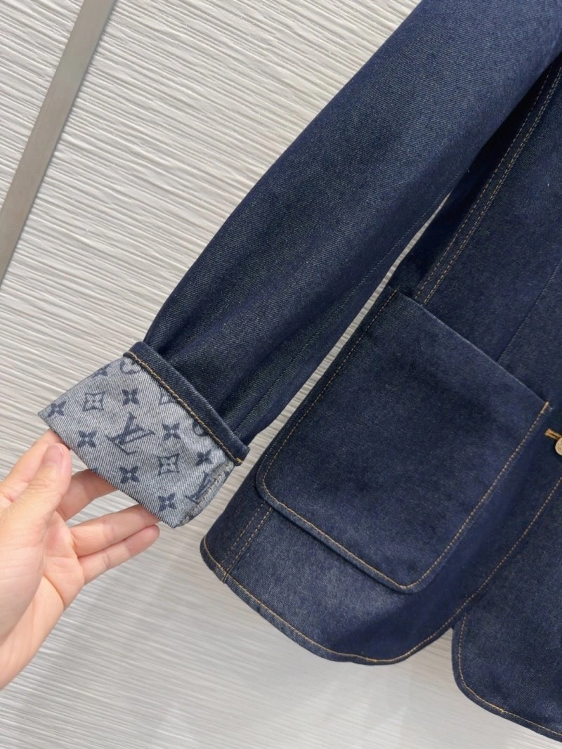 Neat Louis Vuitton Outwear 131753
