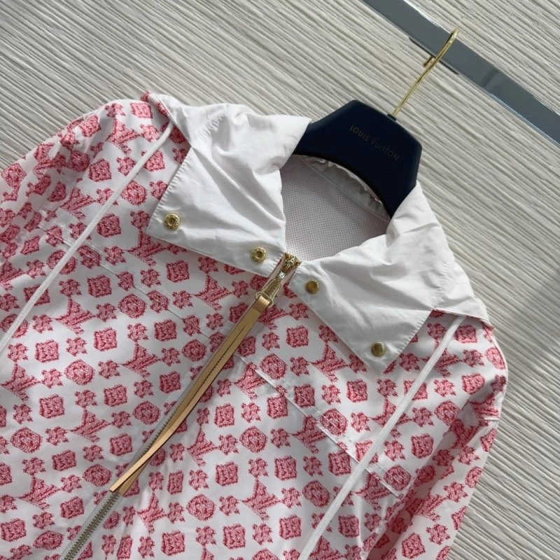 Versatile Louis Vuitton Outwear 131751