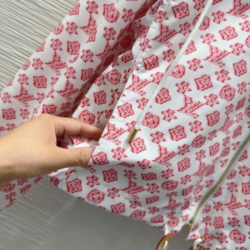 Versatile Louis Vuitton Outwear 131751