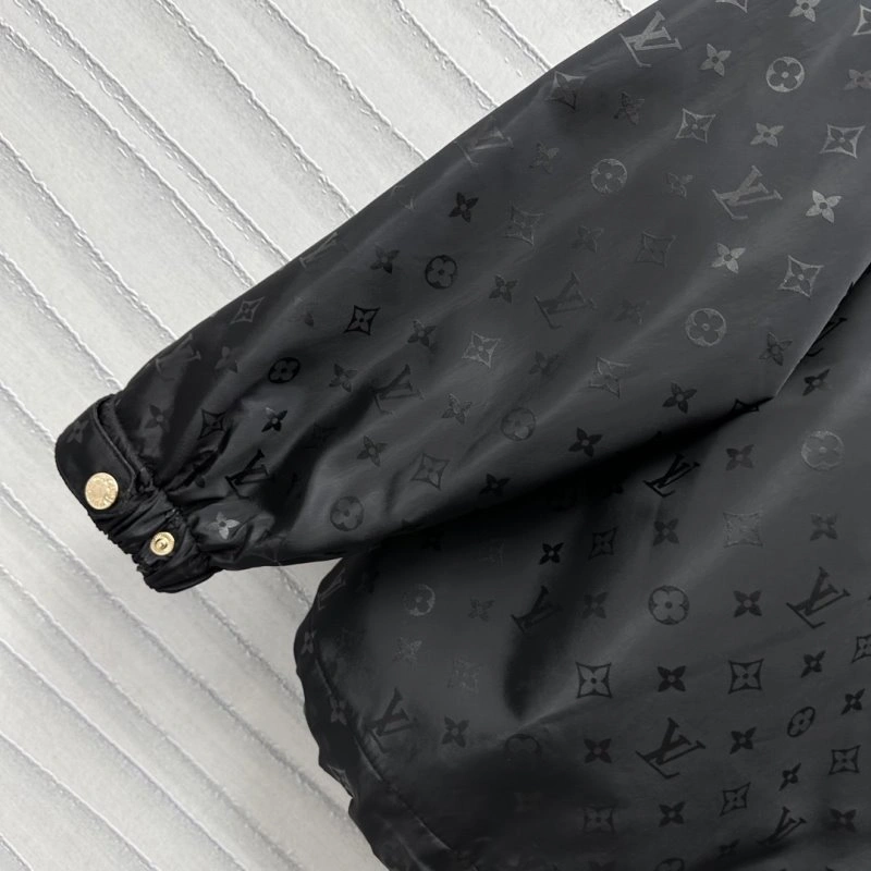 Louis Vuitton Outwear Lightweight 130745