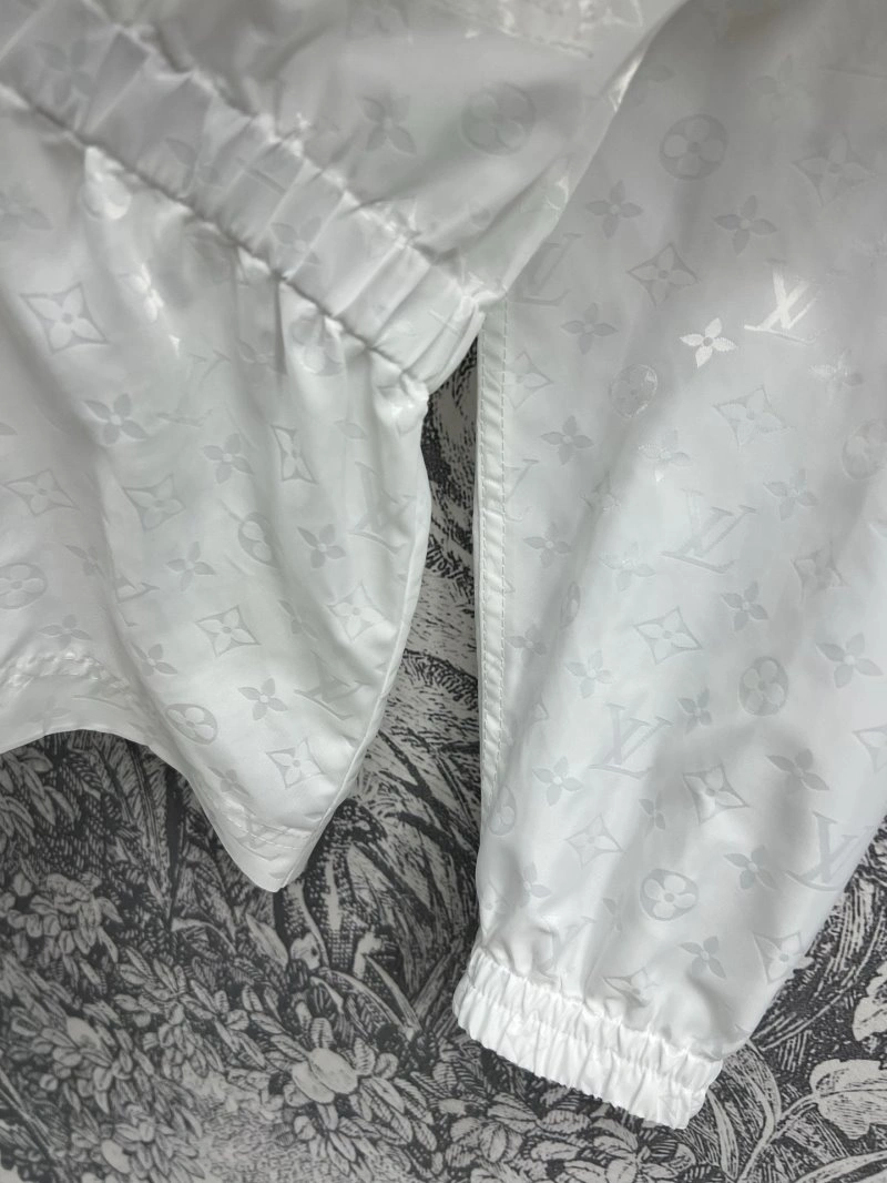 Louis Vuitton Outwear Sophisticated 130739