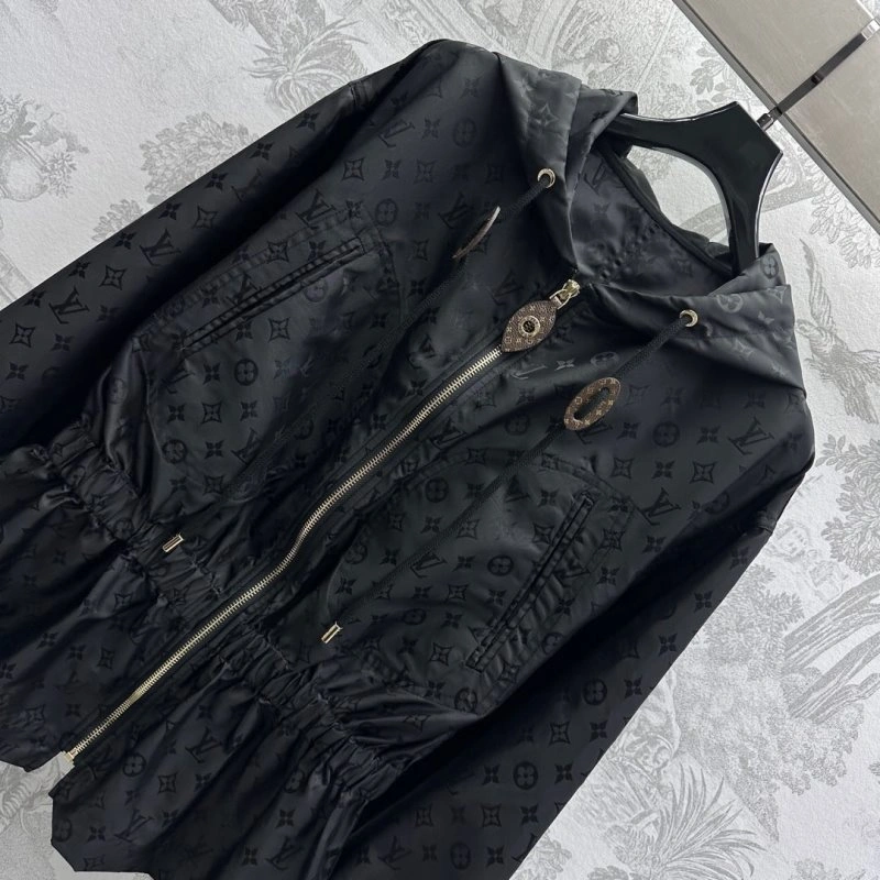 Contemporary Louis Vuitton Outwear 130729