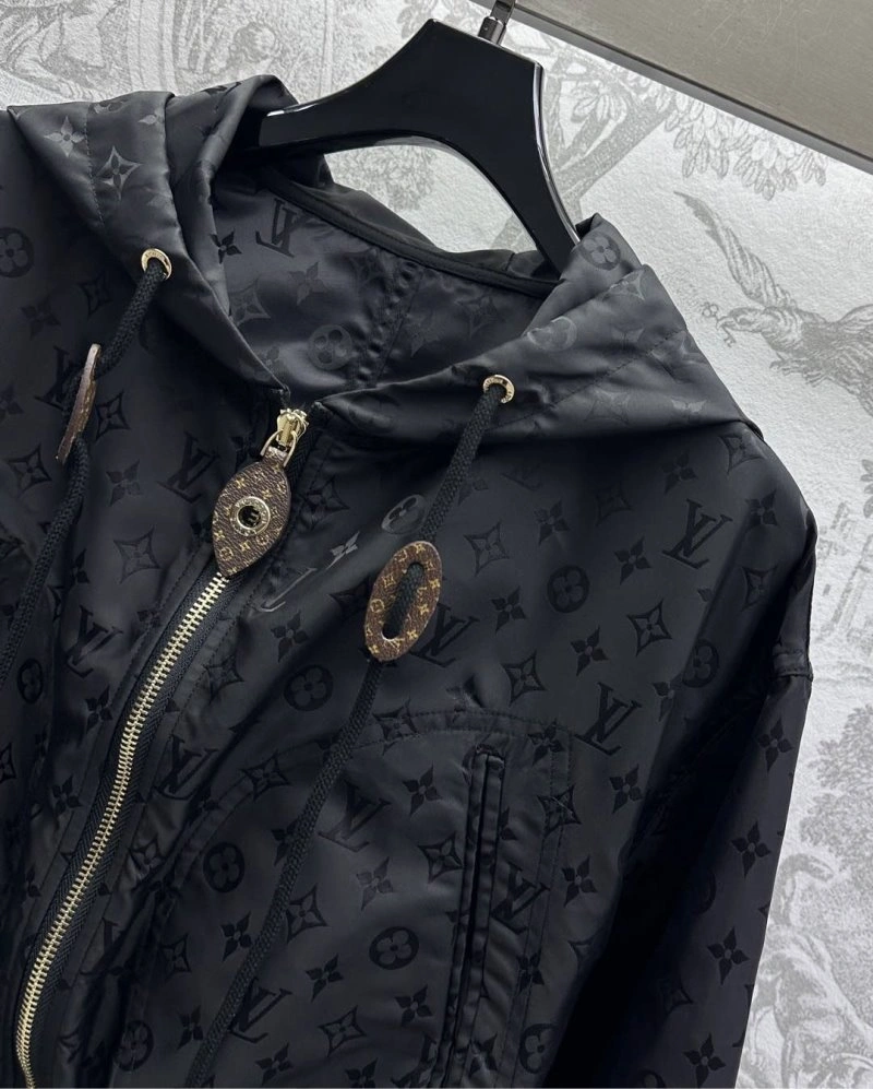 Contemporary Louis Vuitton Outwear 130729
