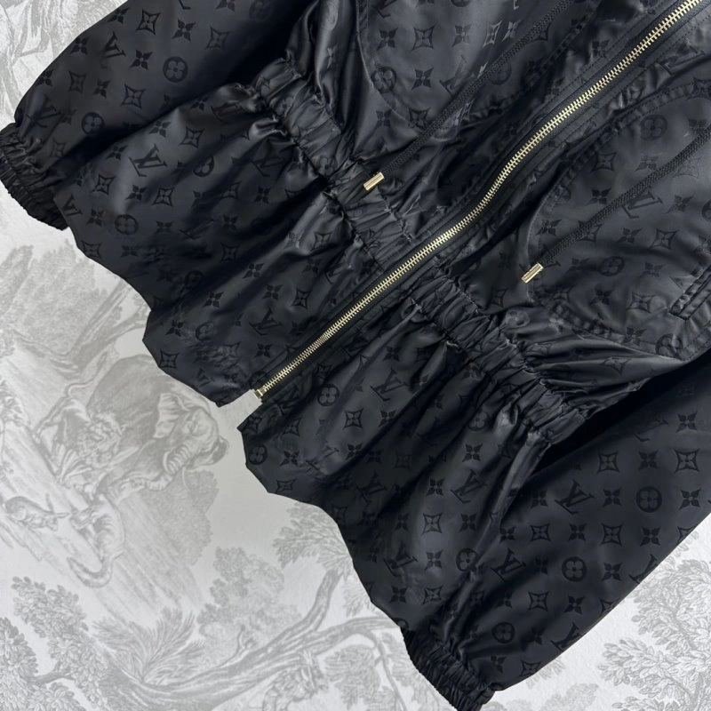 Contemporary Louis Vuitton Outwear 130729