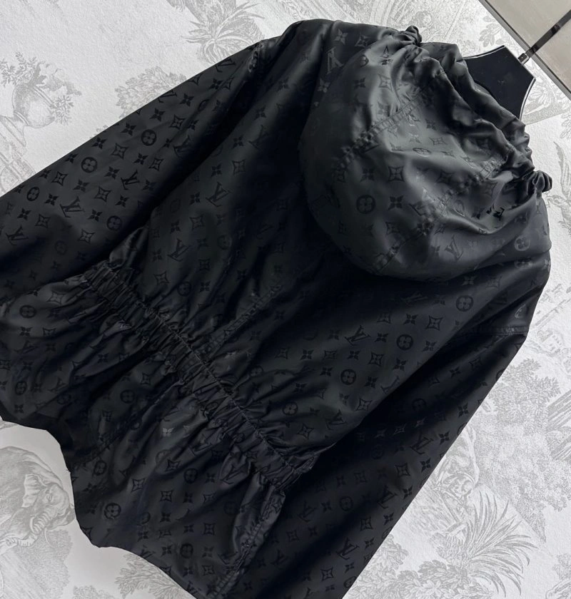Contemporary Louis Vuitton Outwear 130729
