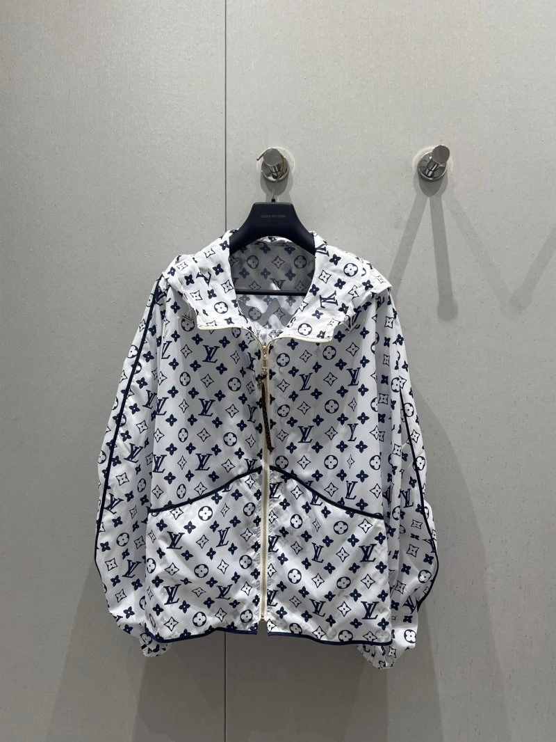 Cozy Louis Vuitton Outwear 130736