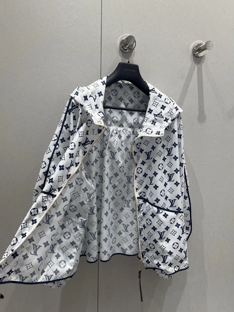 Cozy Louis Vuitton Outwear 130736