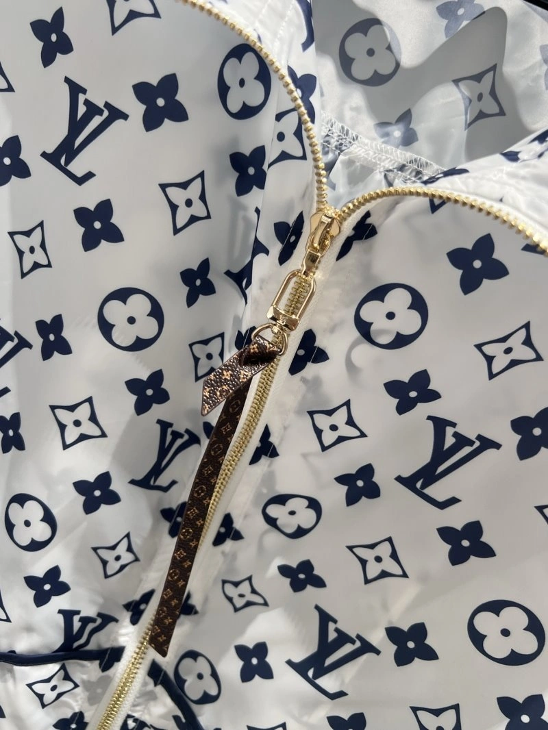 Cozy Louis Vuitton Outwear 130736