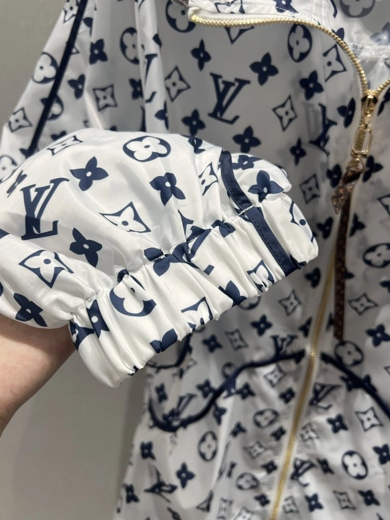 Cozy Louis Vuitton Outwear 130736