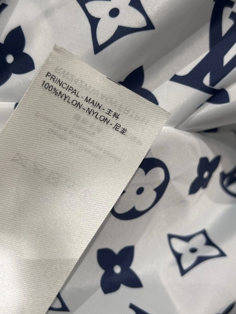 Cozy Louis Vuitton Outwear 130736