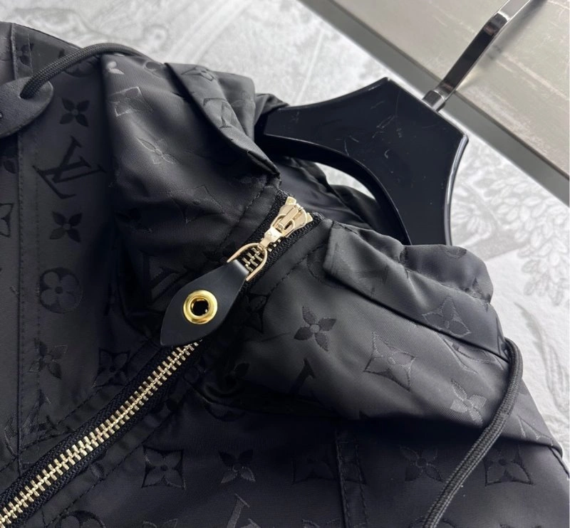Louis Vuitton Outwear Durable 130734