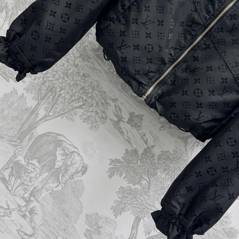 Louis Vuitton Outwear Durable 130734