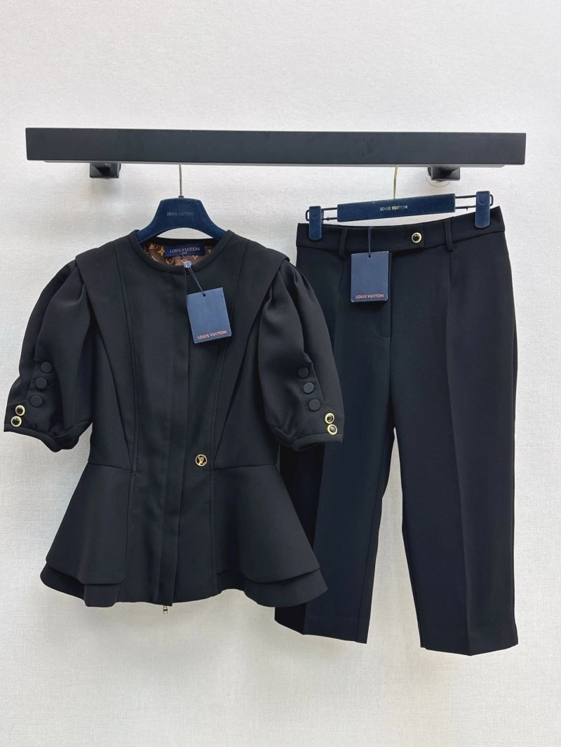 Sleek Louis Vuitton Outwear 130716