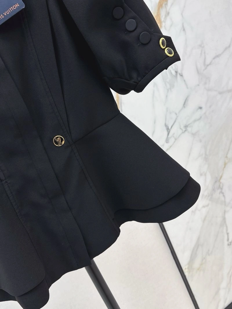 Sleek Louis Vuitton Outwear 130716