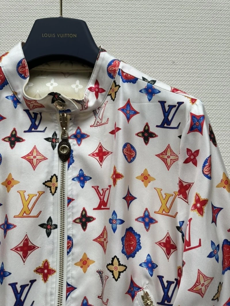 Flexible Louis Vuitton Outwear 130705