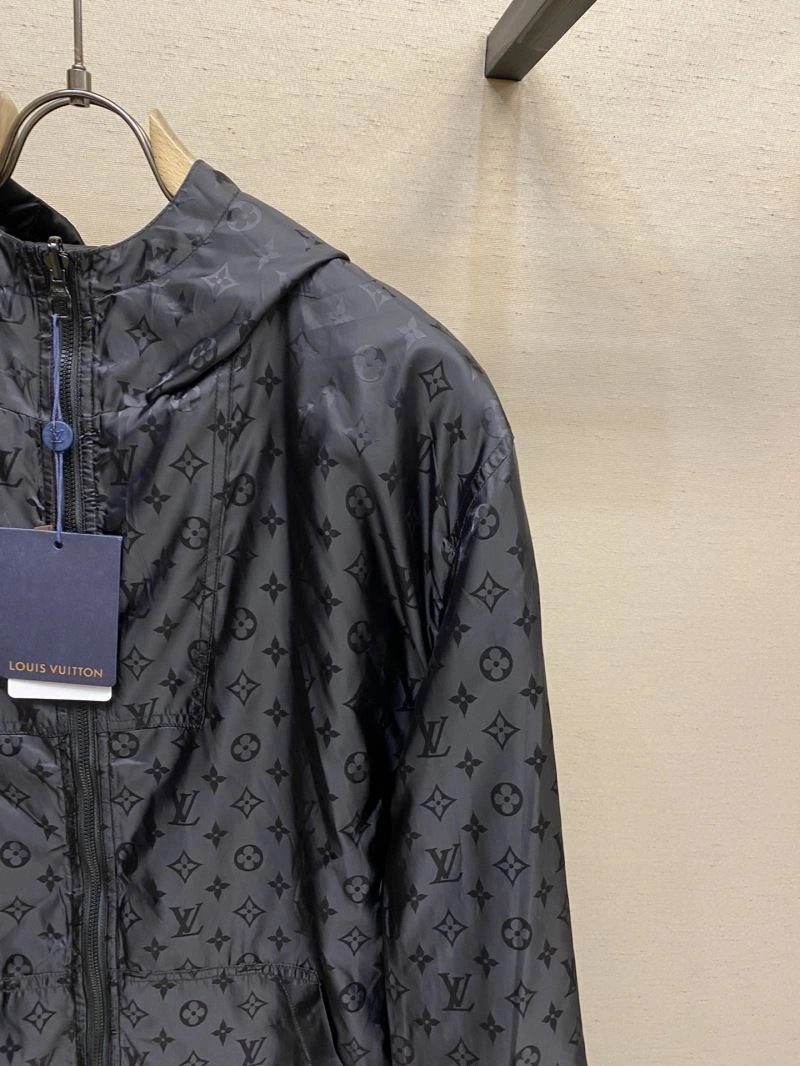 Stretchable Louis Vuitton Outwear 135839