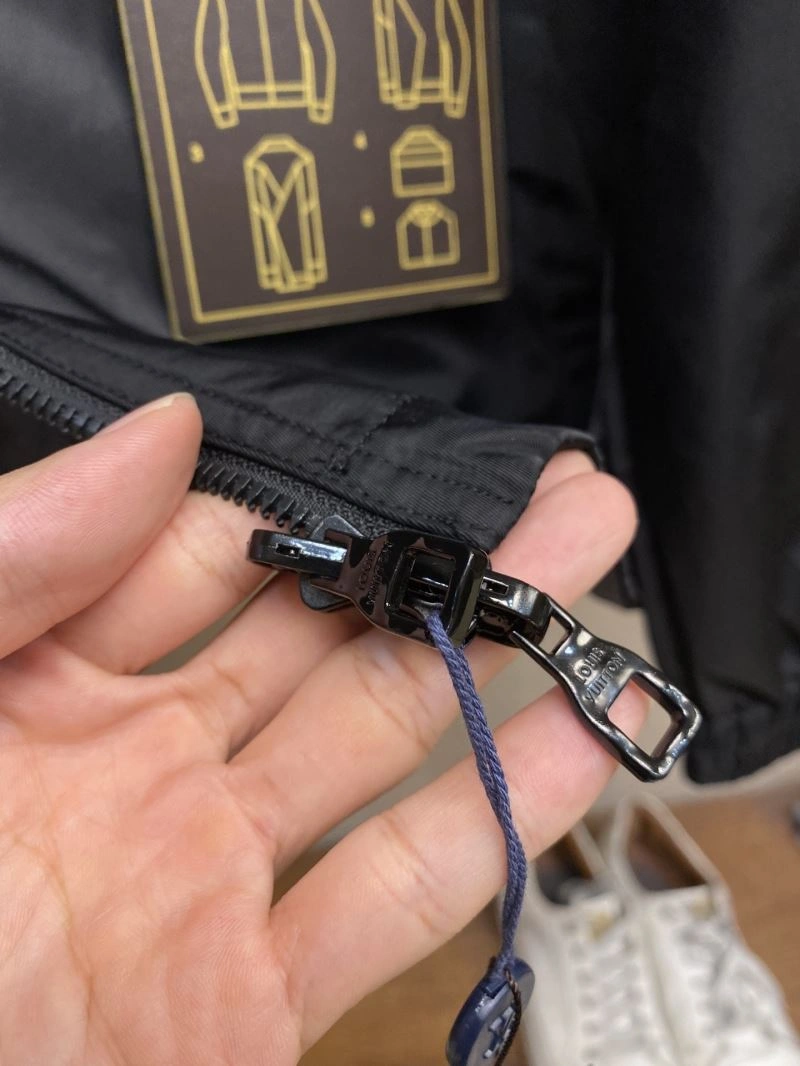 Stretchable Louis Vuitton Outwear 135839