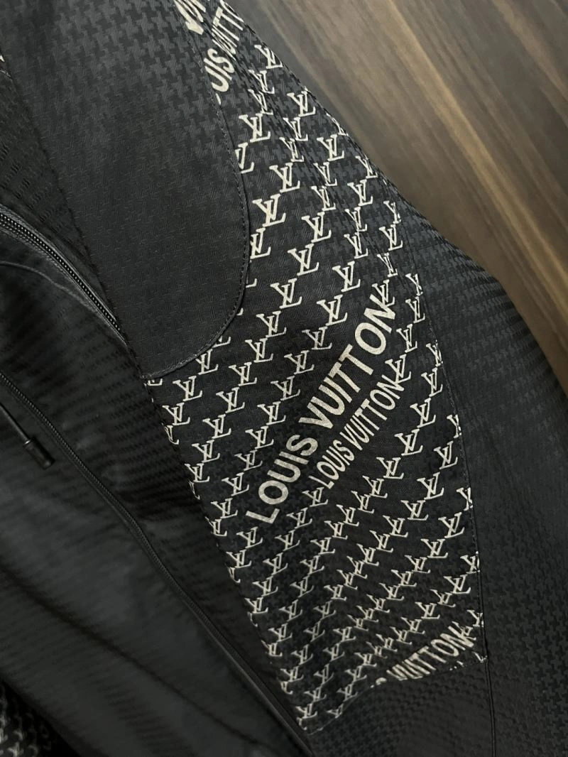 Sophisticated Louis Vuitton Outwear 135833